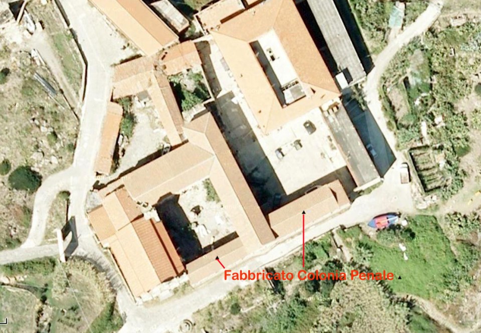 Veduta aerea del complesso chiesa e convento, oggi (da Google Map)